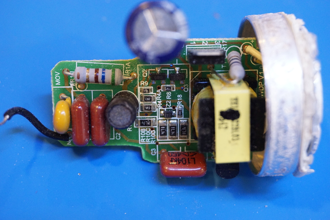 Inside a new Philips ultra-efficient LED lamp (with schematic) 